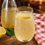 Verre de limonade des Savoie fraîche avec citron